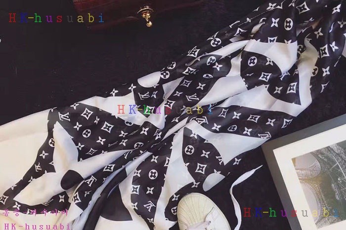 NEW 루이비통 스카프 신상 LV 885230
