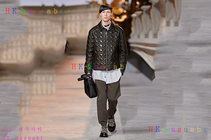 NEW 디올 리얼가죽자켓 신상 DR 3825525