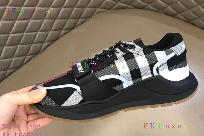 NEW 버버리 스니커즈 신상 BB  9652503