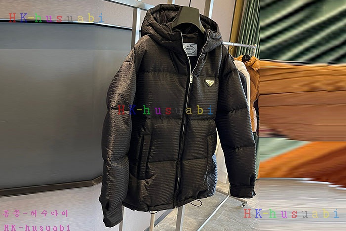 NEW 프라다 패딩 신상 P 582881