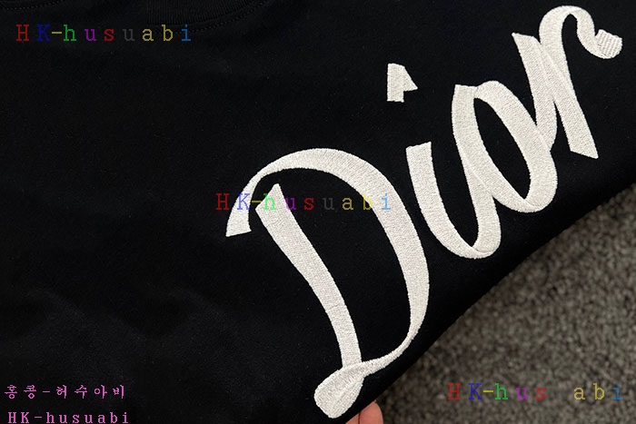 NEW 디올 반팔티 신상 DR 528001