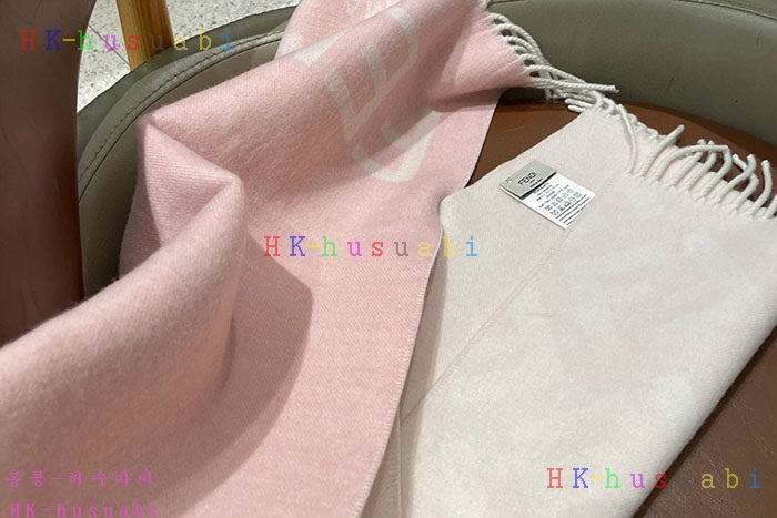 NEW 펜디 머플러 신상 FD 5724111
