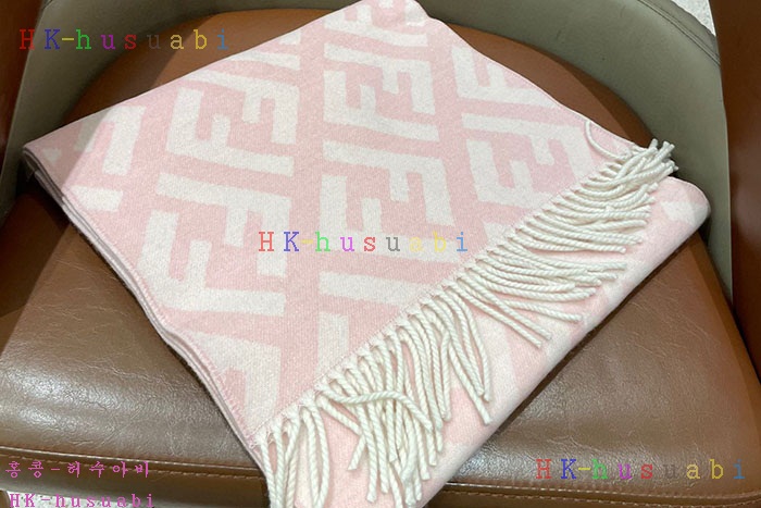 NEW 펜디 머플러 신상 FD 5724111