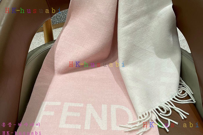 NEW 펜디 머플러 신상 FD 5724111