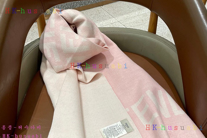 NEW 펜디 머플러 신상 FD 5724111