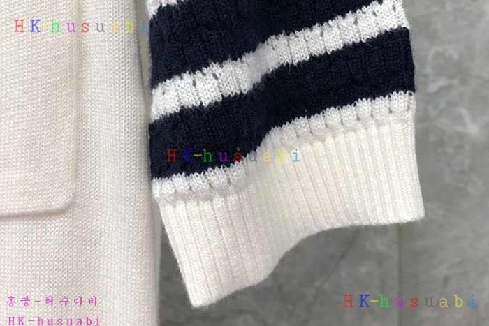 NEW 톰브라운 반팔 신상 TB 968885