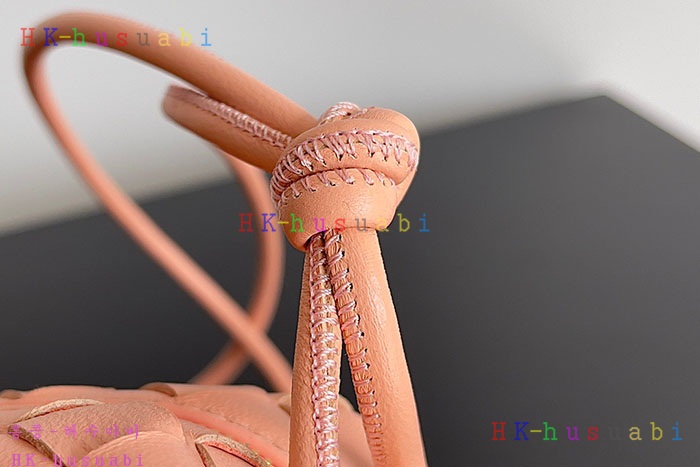★미러급★보테가베네타 미니 루프 카메라 백 680254