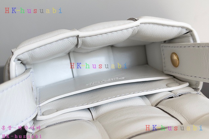 ★미러급★보테가베네타 패딩 미니 카세트백 716648-2