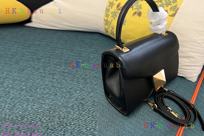 ★미러급★발렌티노 미니 원 스터드 나파 가죽 핸드백  WB0L13-3