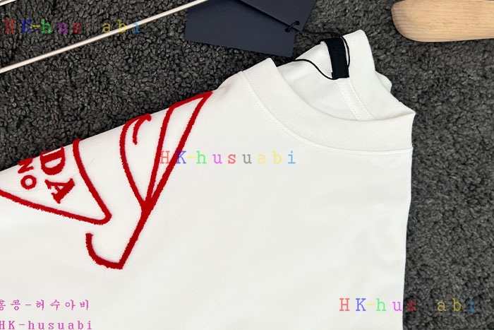 NEW 프라다 반팔티 신상 P 925502