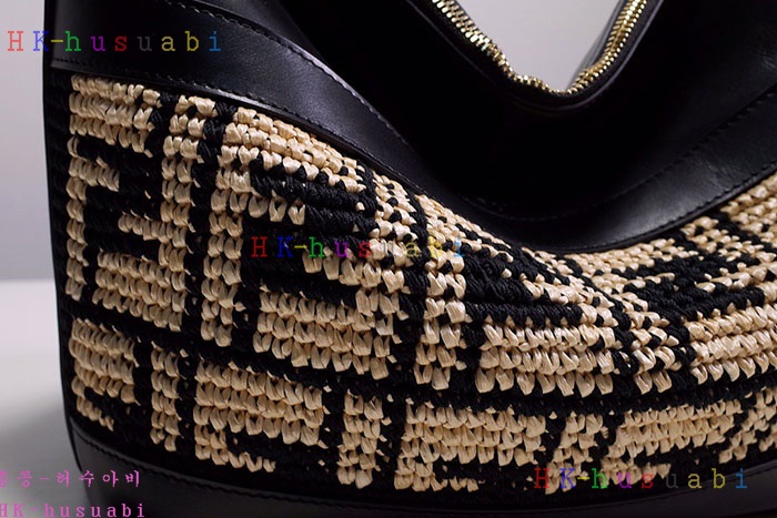 ★미러급★펜디 인슐레이티드 백  7AS113