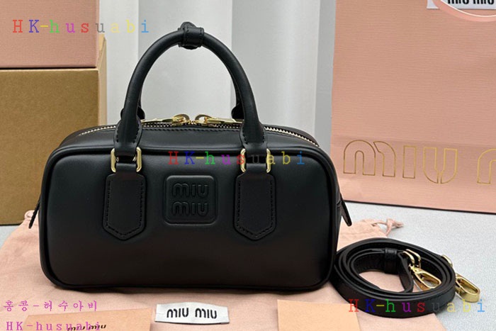 ★미러급★미우미우 소프티 패디드 볼링백 5BB142