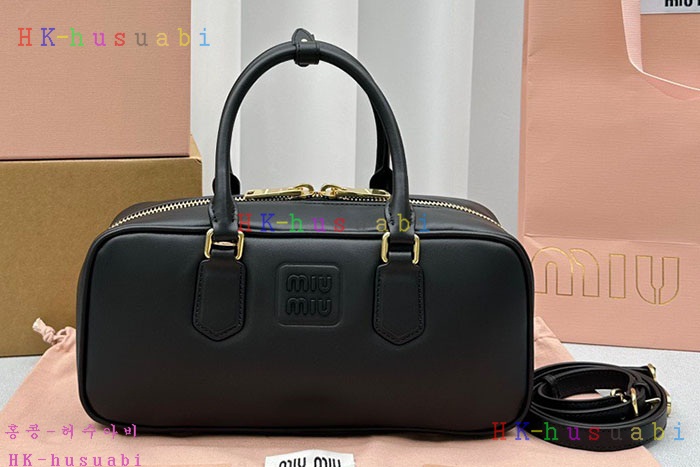 ★미러급★미우미우 소프티 패디드 볼링백 5BB148