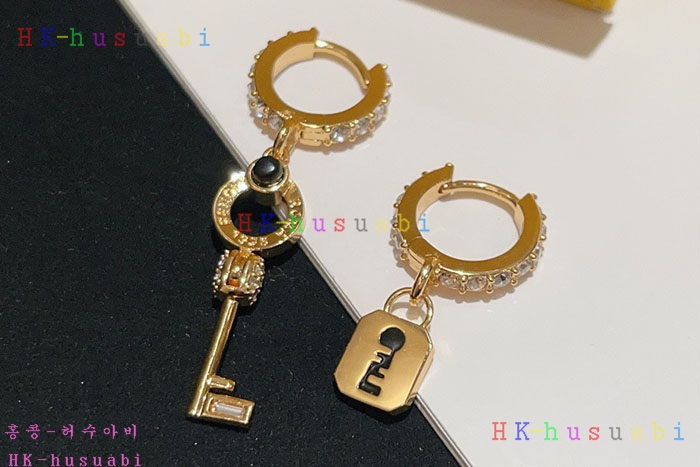 NEW 펜디 귀걸이 신상 FD 968229