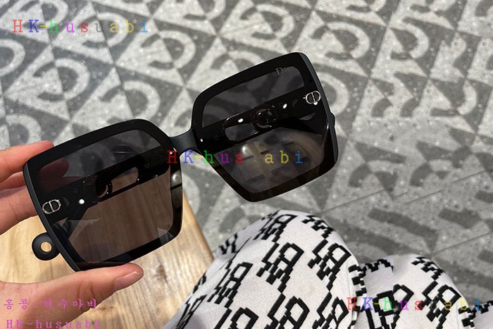 NEW 디올 선글라스 신상 DR 582213