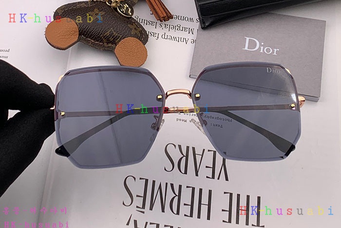 NEW 디올 선글라스 신상 DR 582225
