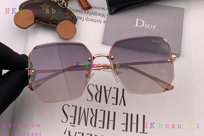 NEW 디올 선글라스 신상 DR 582225