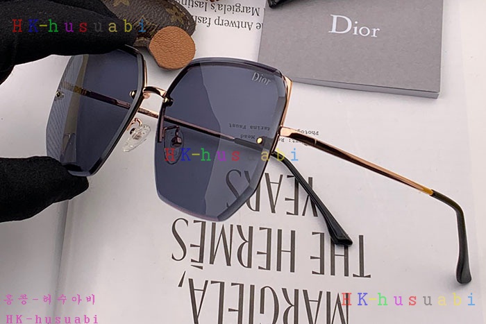 NEW 디올 선글라스 신상 DR 582225