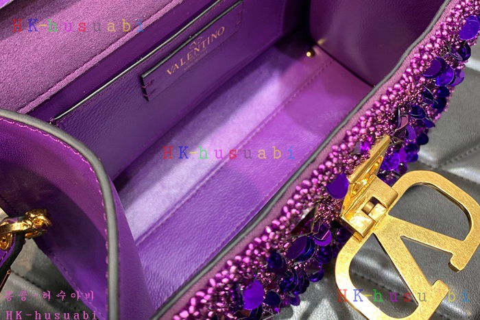 ★미러급★발렌티노 3D 자수 미니 브이슬링 핸드백  2W2B0G97-3