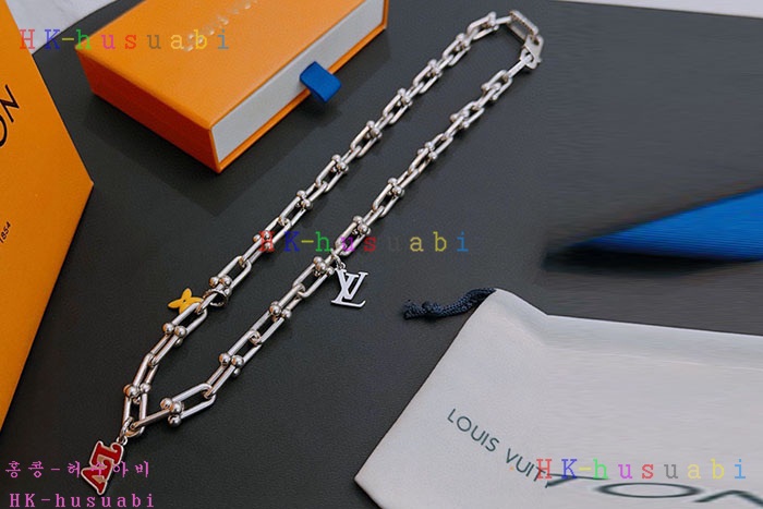 NEW 루이비통 목걸이 신상 LV 258450
