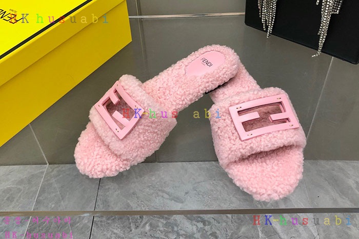 NEW 펜디 슬리퍼 신상 FD 558284