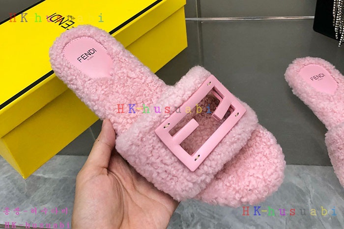 NEW 펜디 슬리퍼 신상 FD 558284