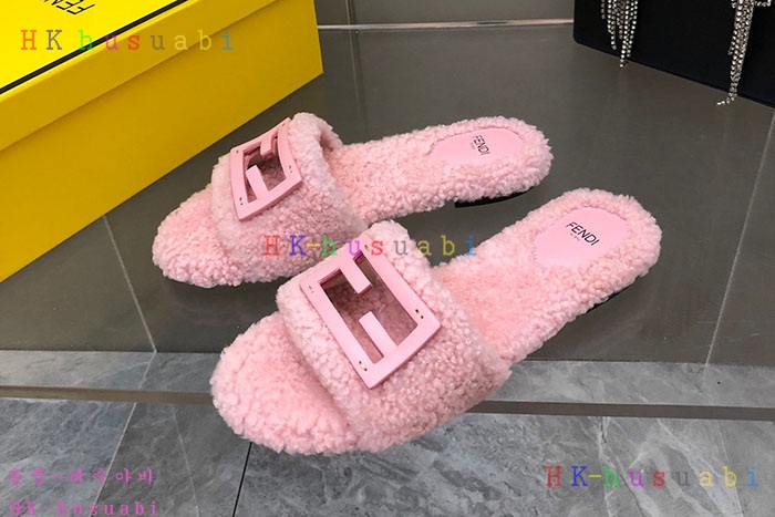 NEW 펜디 슬리퍼 신상 FD 558284
