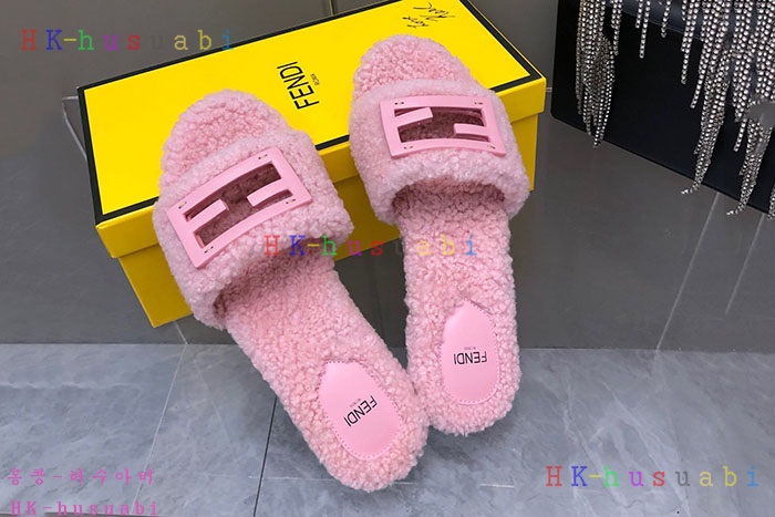 NEW 펜디 슬리퍼 신상 FD 558284