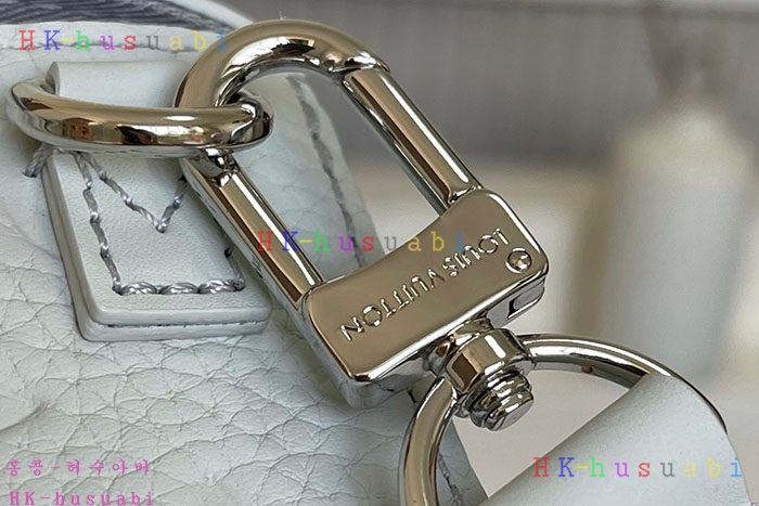 ★미러급★루이비통 모노그램 S록 베르티컬 웨어러블 그레이 숄더백  M82568