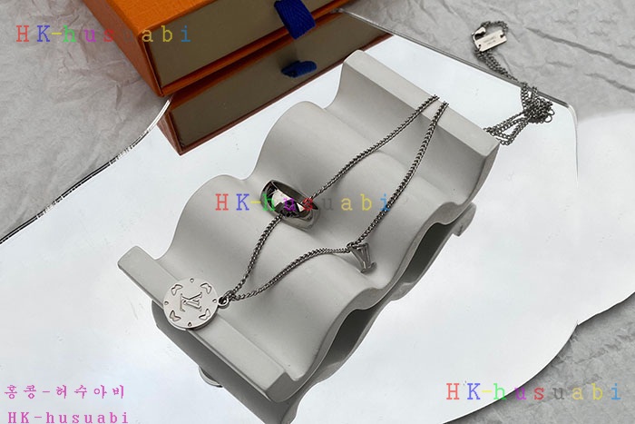 NEW 루이비통 목걸이 신상 LV 925010