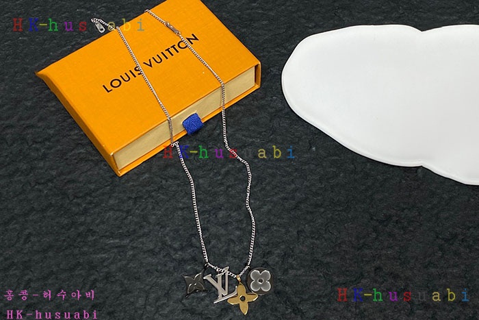 NEW 루이비통 목걸이 신상 LV 104528