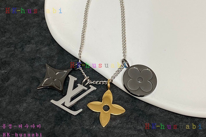 NEW 루이비통 목걸이 신상 LV 104528