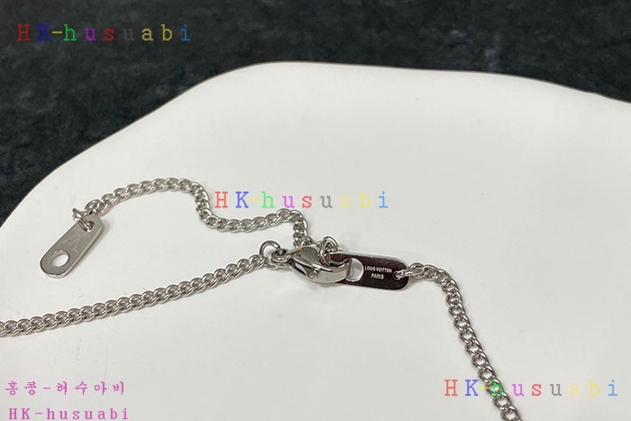 NEW 루이비통 목걸이 신상 LV 104528