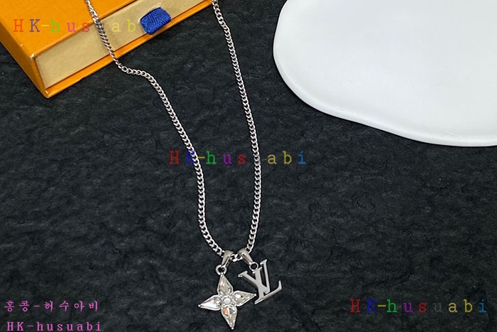 NEW 루이비통 목걸이 신상 LV 104529