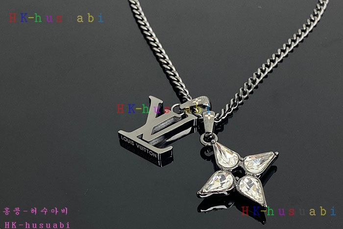 NEW 루이비통 목걸이 신상 LV 104530