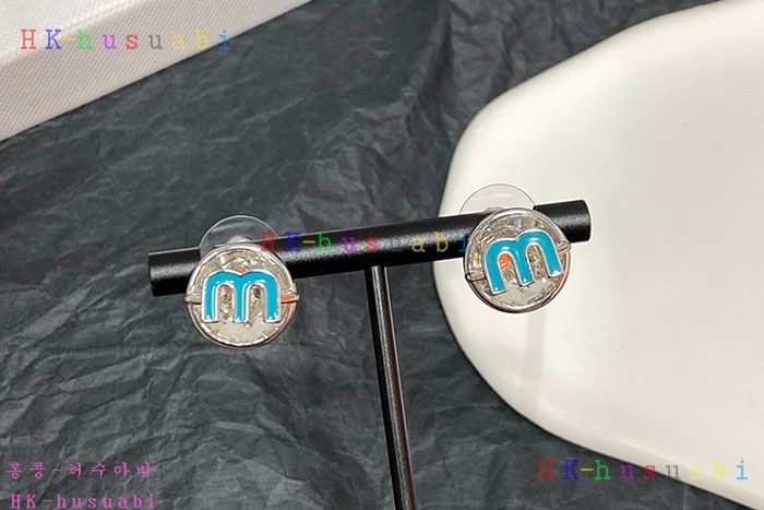 NEW 미우미우 귀걸이 신상 MU 8557003