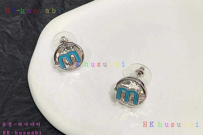 NEW 미우미우 귀걸이 신상 MU 8557003