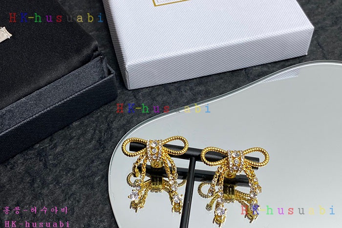 NEW 미우미우 귀걸이 신상 MU 8557007