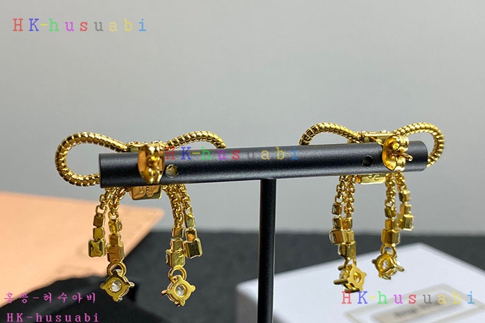 NEW 미우미우 귀걸이 신상 MU 8557007