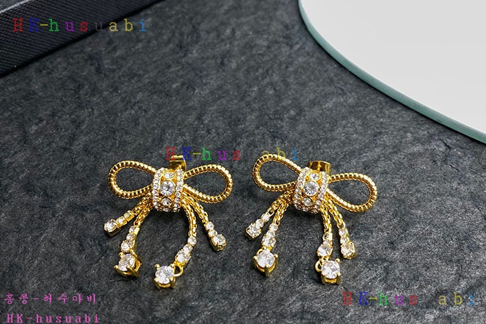 NEW 미우미우 귀걸이 신상 MU 8557007