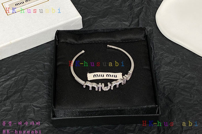 NEW 미우미우 팔찌 신상 MU 8557012