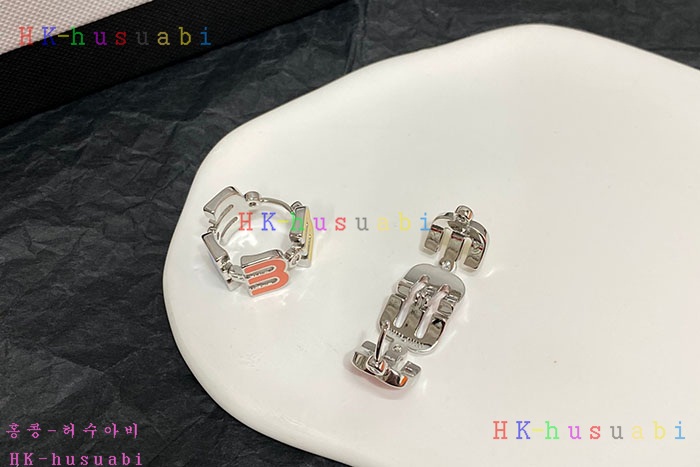 NEW 미우미우 귀걸이 신상 MU 8557033