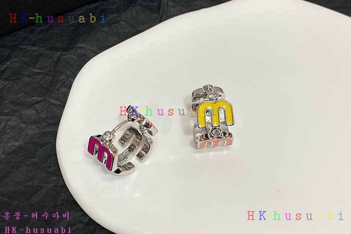 NEW 미우미우 귀걸이 신상 MU 8557033