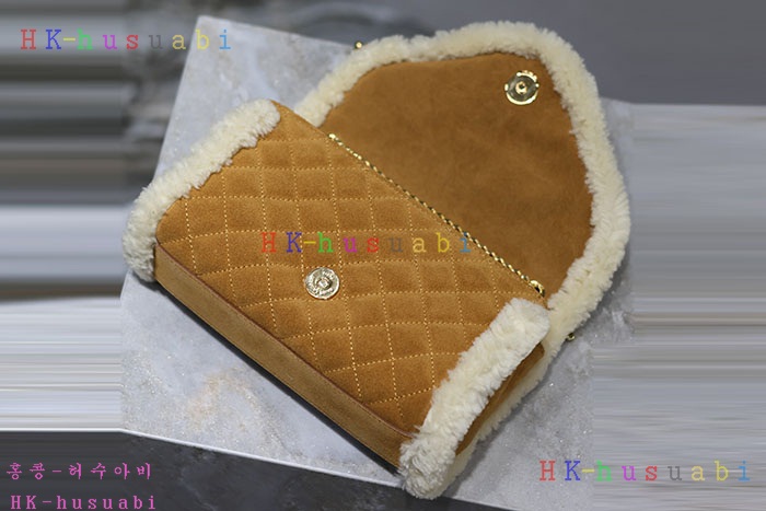 ★미러급★입생로랑 엔벨로프 시어링 숄더 528286
