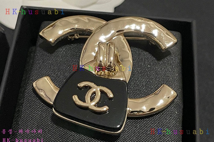 NEW 샤넬 브로치 신상 C  2408826