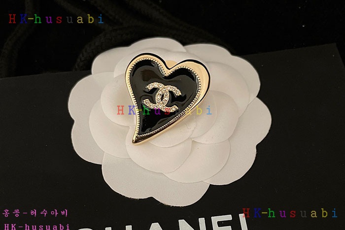 NEW 샤넬 브로치 신상 C  2408844