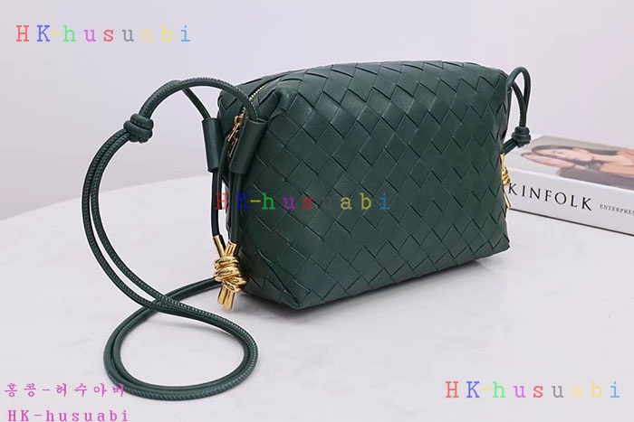★미러급★보테가 베네타 스몰 루프 카메라 백 717520-2