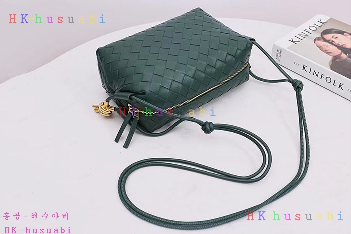 ★미러급★보테가 베네타 스몰 루프 카메라 백 717520-2