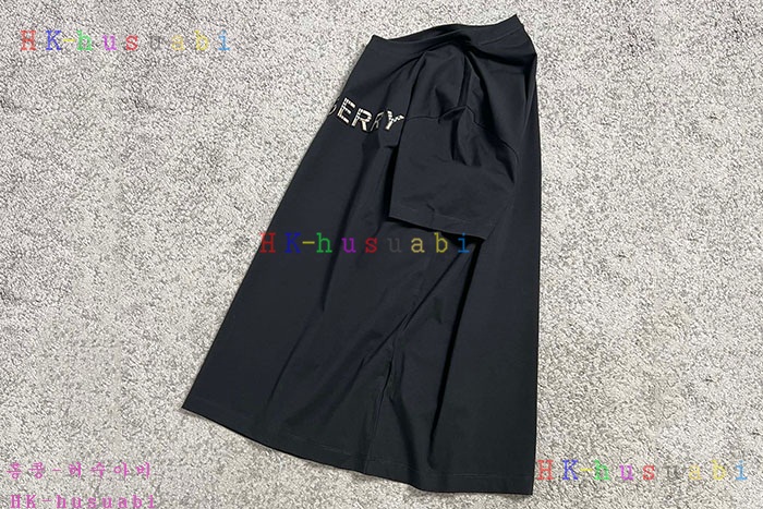 NEW 버버리 반팔티 신상 B 690804