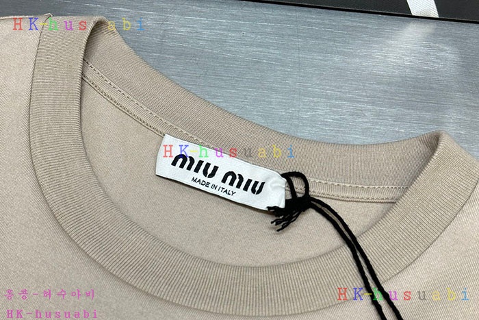 NEW 미우미우 반팔티 신상 MU 669050